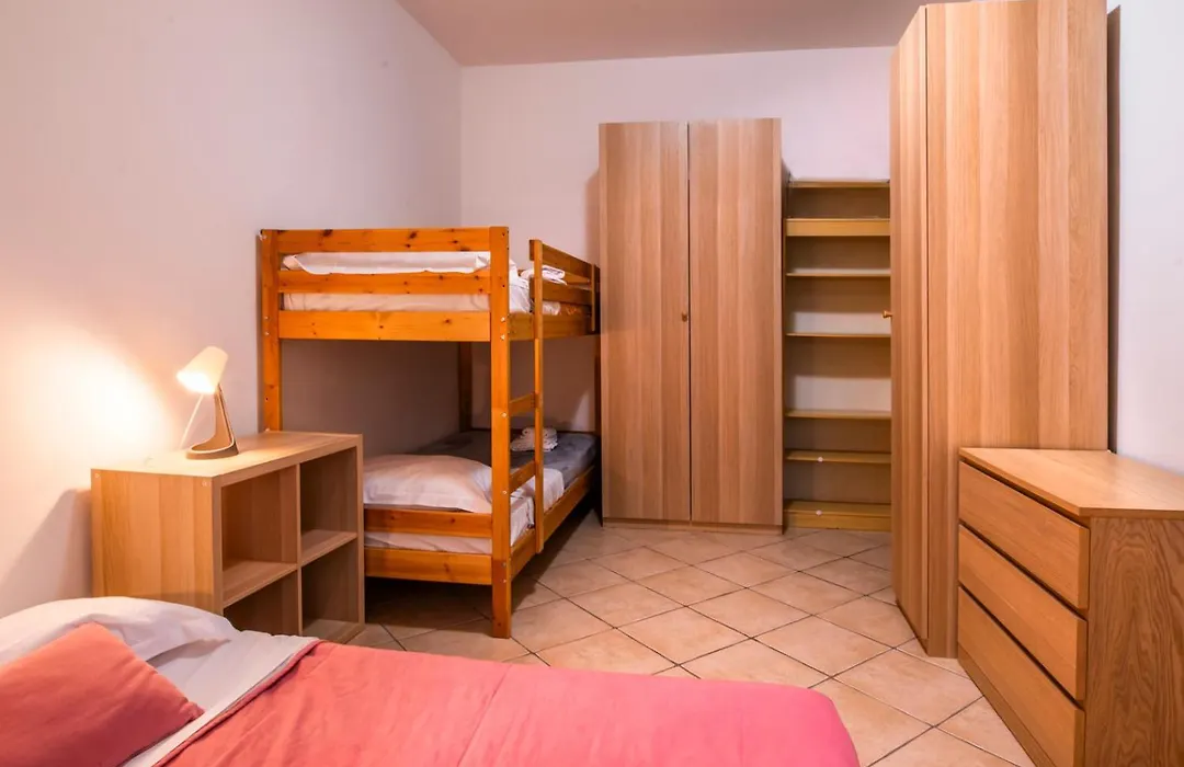 Spacious Apartment near St Peter's Church-1